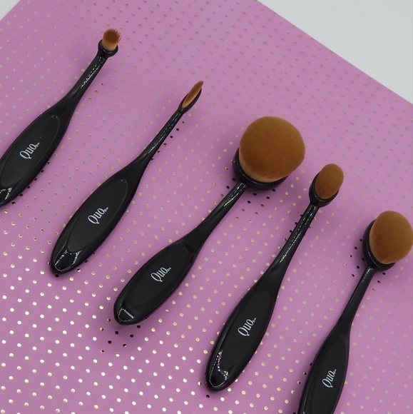Quo Cosmetics Artisan Brush Set - Picture 8 of 8